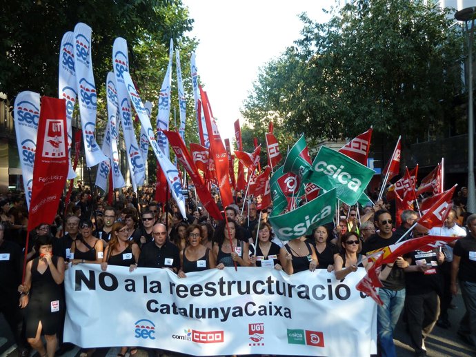 Manifestación de trabajadores de Catalunya Banc contra el ERE