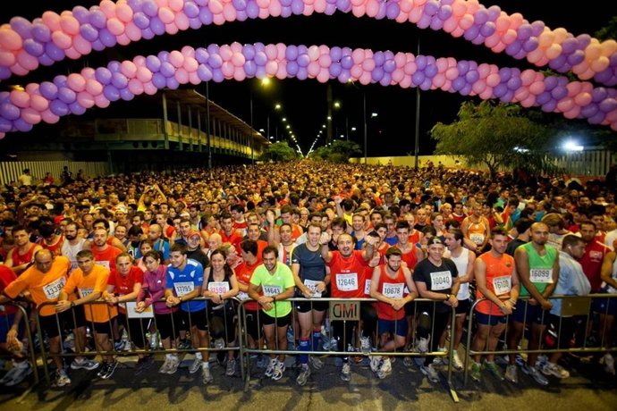 Salida de la Carrera Nocturna del Guadalquivir.