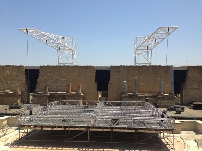 Montaje de las mensulas en Itálica