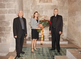 Maria Salom realiza la tradicional ofrenda floral en la tumba de Jaime II