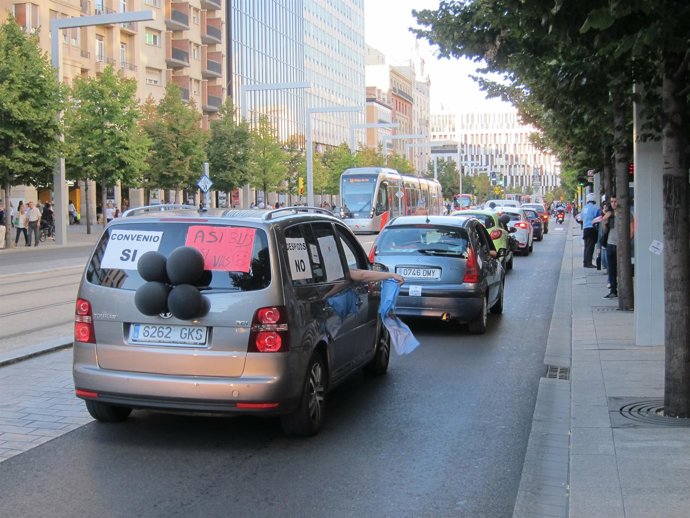 Caravana protesta de trabajadores del autobús