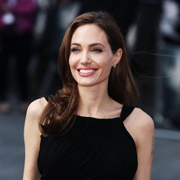  Angelina Jolie