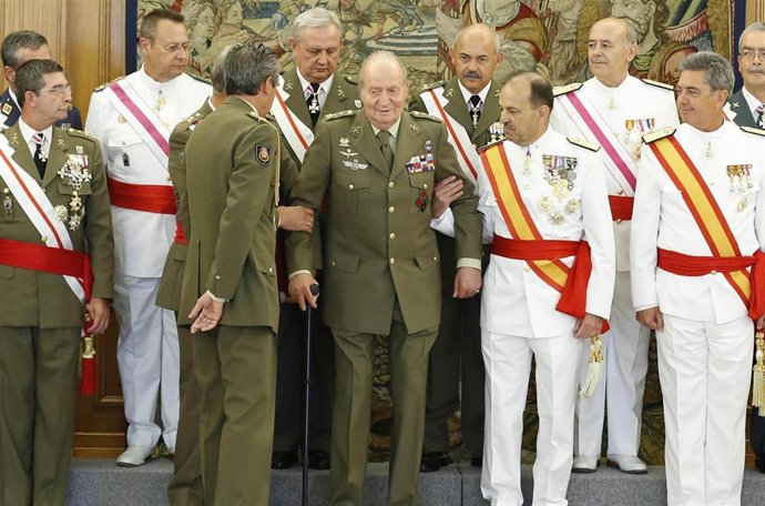  El Rey Sufre Un Traspies Durante Una De Las Cuatro Audiencias Que Tuvo