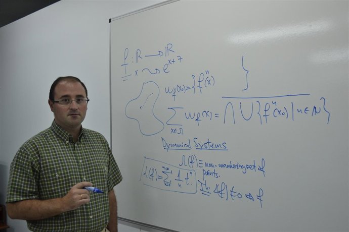 El catedrático de Matemática Aplicada de la UPCT, Juan Luis García Guirao