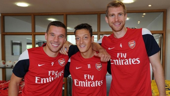 Podolski, Mesut Ozil y Mertesacker