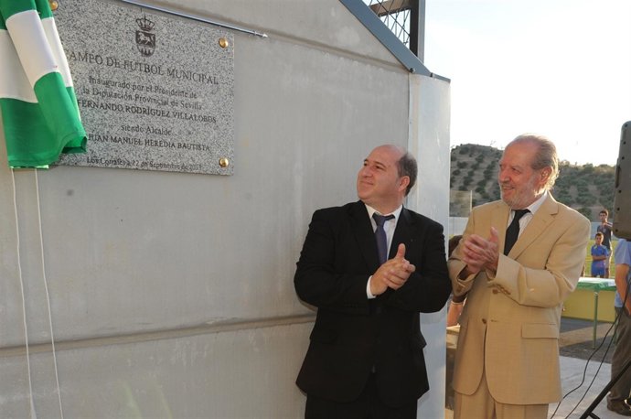 Villalobos y Heredia en la inauguración del campo de fútbol de Los Corrales