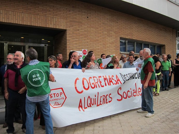 Concentración frente a Congremasa, en Pamplona.
