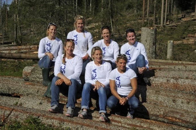 Las siete tripulantes del Team SCA