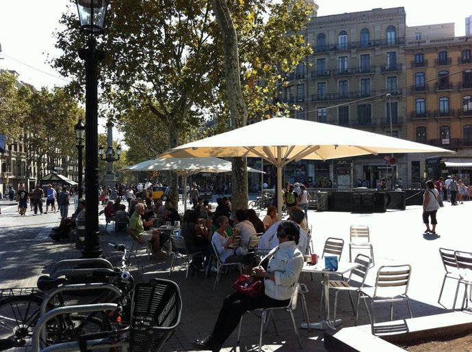 Terraza En La Plaza Catalunya De Barcelona
