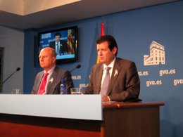 Máximo Buch Y José Císcar Tras Pleno Del Consell (imagen de archivo)