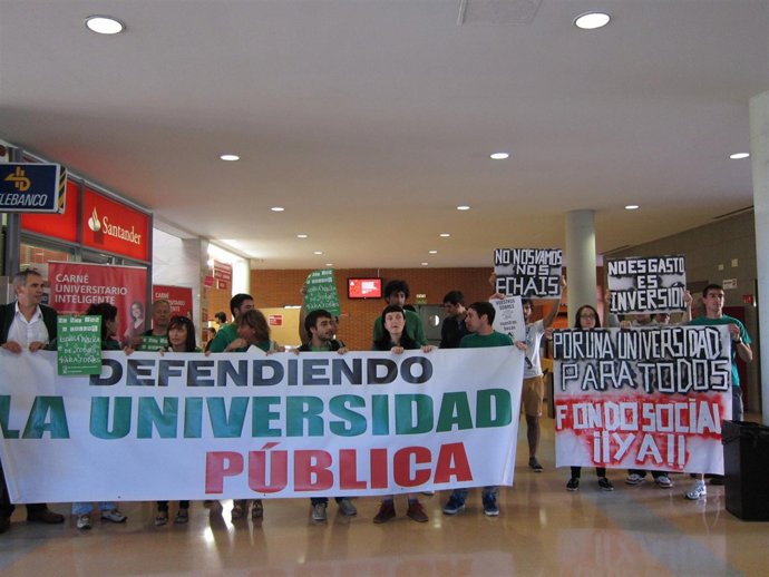 Protesta en la UR de AER y de Plataforma por la Escuela Pública