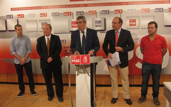 Los representantes del PSOE tras la reunión sectorial sobre educación