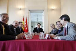Ignacio González con los rectores madrileños