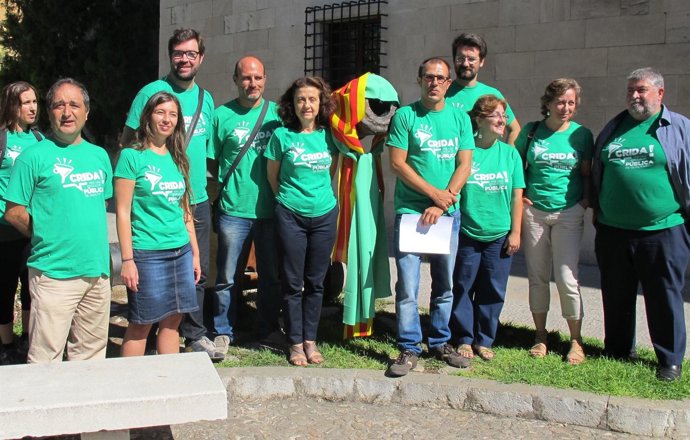 Representantes de MÉS protestan ante el Consolat del Mar