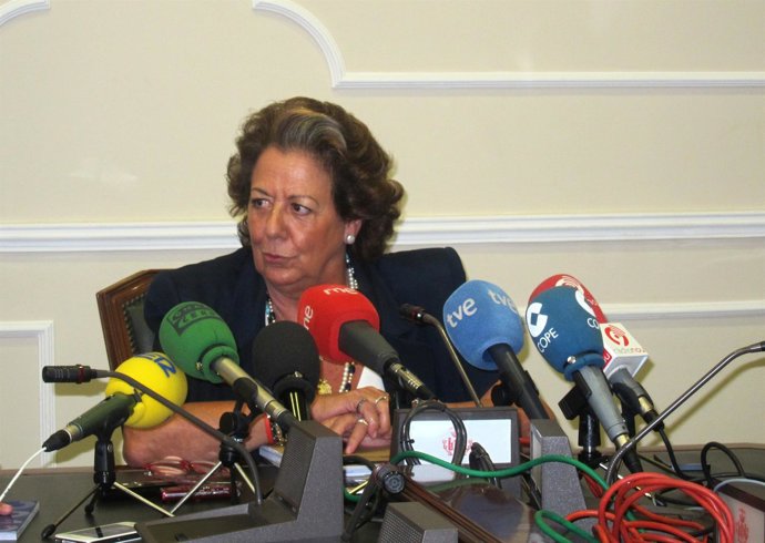 La alcaldesa de Valencia, Rita Barberá, en la rueda de prensa