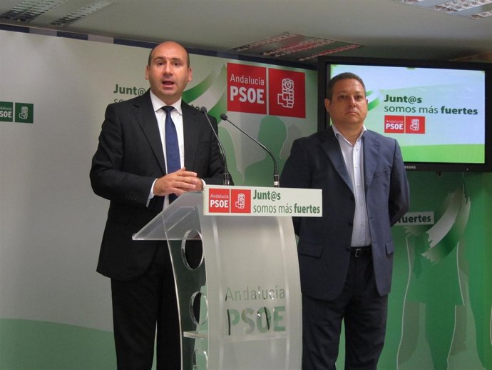 Los socialistas Conejo y Benítez