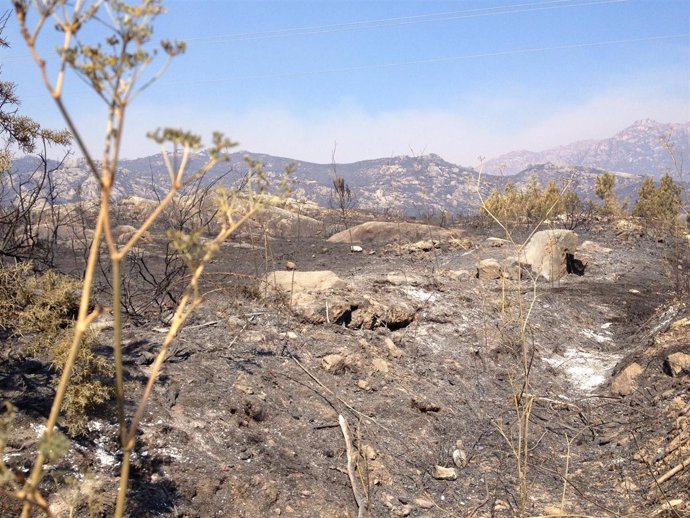 Vista del Monte Pindo arrasado por las llamas