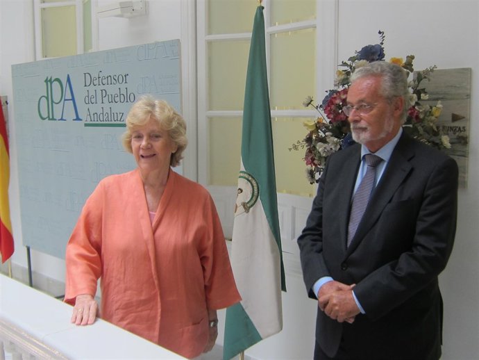 La Defensora del Pueblo, Soledad Becerril, y su homólogo andaluz, Jesús Maeztu
