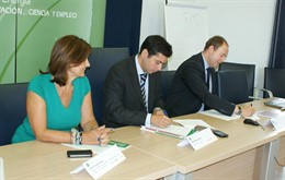 Junta y empresas de alimentación firman un convenio.