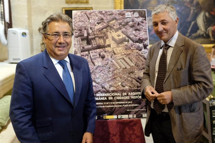 Zoido y Vílchez presentan las conferencias.