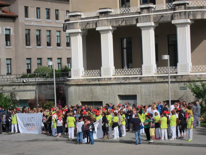 Protesta trabajadores de Uni2