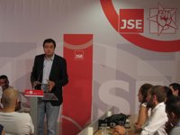 López (PSOE) exige a Sáenz de Santamaría que retire sus palabras sobre Griñán y Chaves