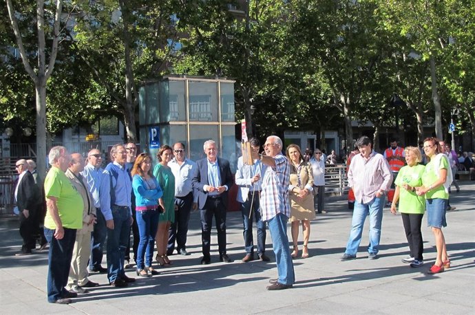 Momento del disparo del cohete del Día del Vecino