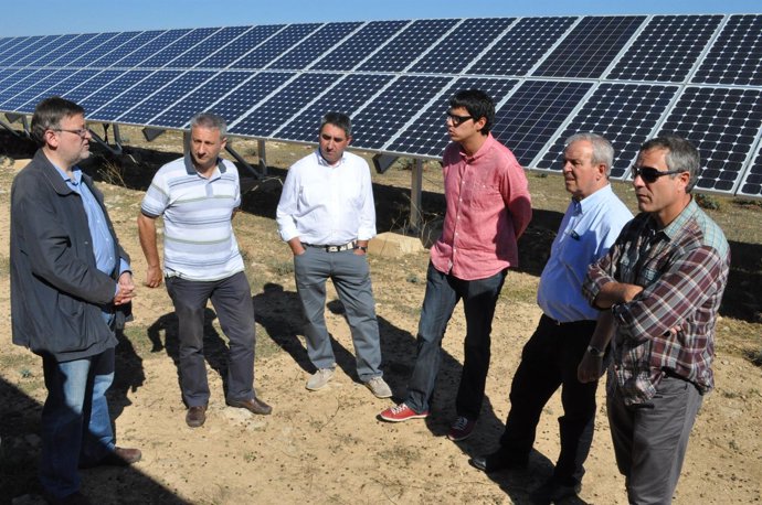 Puig durante la visita al parque de energía fotovoltaica ubicado en Morella.