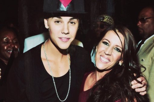 Justin Bieber con su madre