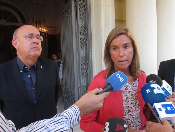 El conseller catalán Boi Ruiz y la ministra de Sanidad Ana Mato