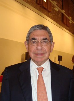 El premio Nobel Óscar Arias
