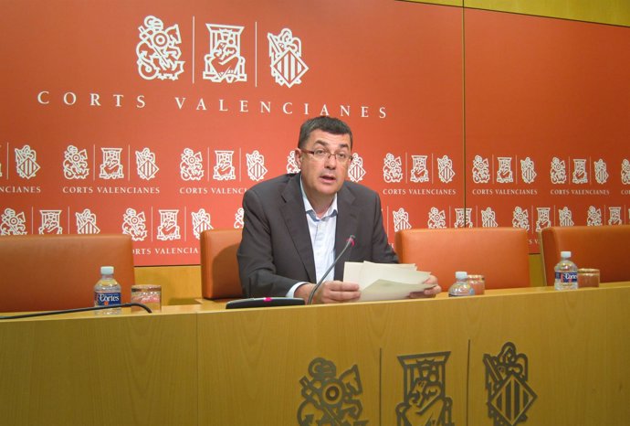 Enric Morera en la rueda de prensa sobre financiación 