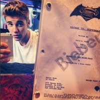 Justin Bieber desata el pánico al insinuar que será Robin en Batman vs. Superman