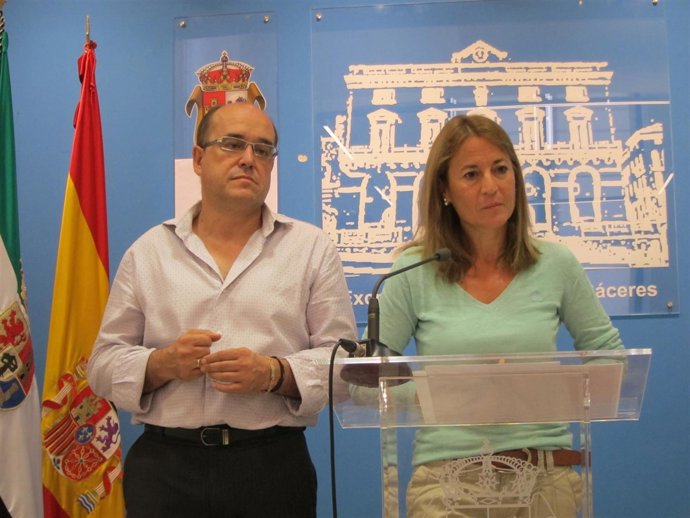 Valentín Pacheco Y Elena Nevado, Portavoz Y Alcaldesa Del Ayuntamiento De Cácere