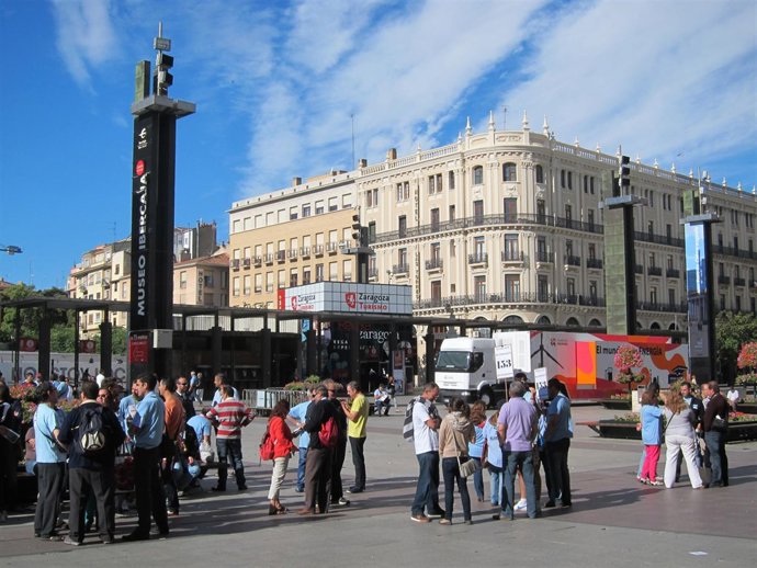 Concentración trabajadores AUZ en Plaza del Pilar