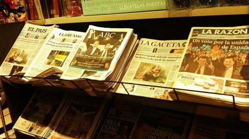 Recurso portadas periódicos en un quiosco