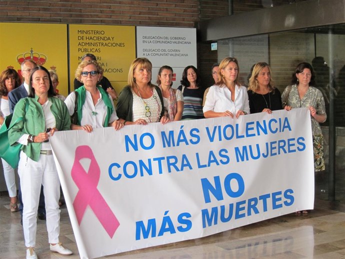 Sánchez de León y otros miembros de Delegación en la concentración