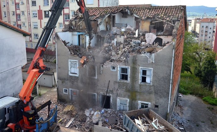 Derribo Número 11 En Montevideo (Santander)