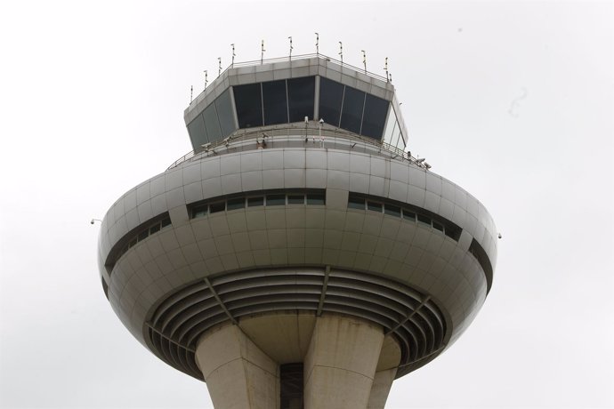 Torre De Control, Controladores Aéreos