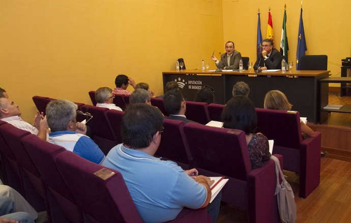 Reunión en Jerez de los Caballeros sobre el Plan de Carreteras de la Diputación