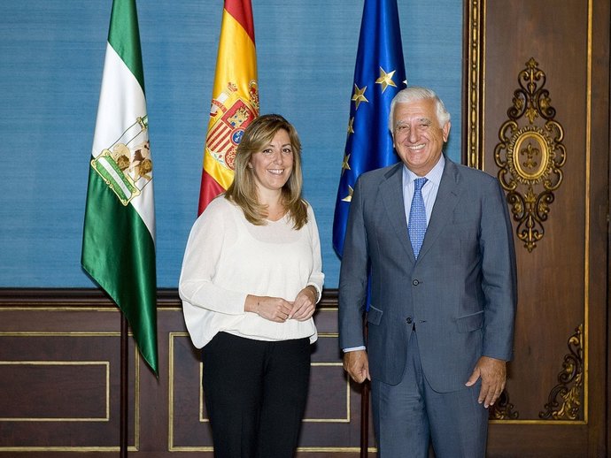 Presidenta de la Junta, Susana Díaz, con el presidente deCEA, Santiago Herrero