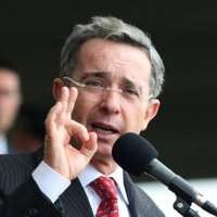 Álvaro Uribe confirma su candidatura al Senado