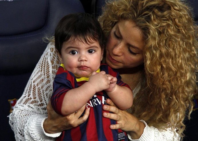 Shakira y Milan fans incondicionales de Piqué