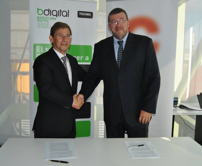 J.W. Carnes (CTecno) y C. Fradera (BDigital) tras la firma del acuerdo