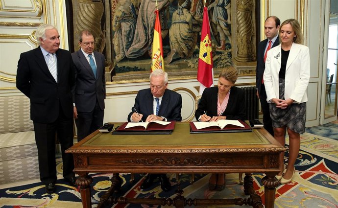 Cospedal protocolo, firma