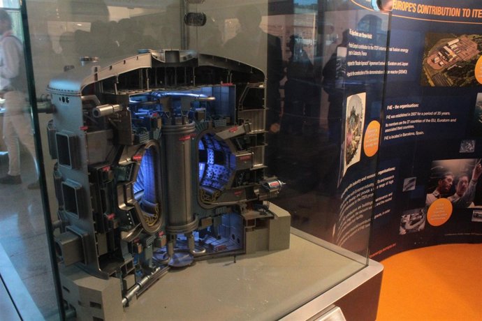 Maqueta del reactor de fusión nuclear ITER
