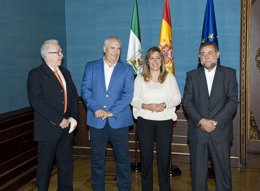 Susana Díaz con Francisco Carbonero (CCOO) y Francisco Fernández Sevilla (UGT)