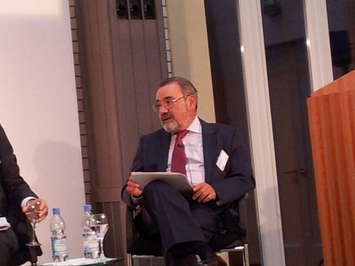 José Vicente González interviene en una jornada empresarial en Berlín.