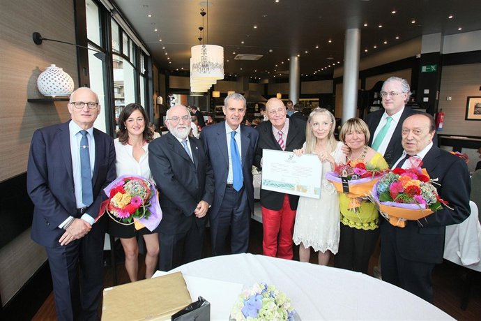 Entrega de la Distinción del Colegio Oficial de Framcéuticos