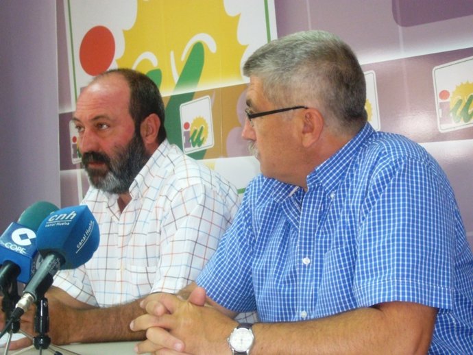 Los concejales de IULV-CA en el Ayuntamiento, Pedro Jiménez y Juan M. Arazola.